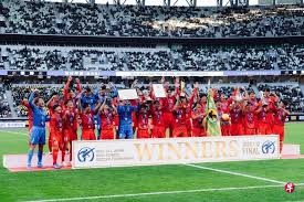 肯·葛瑞菲父子代表西雅图水手同场竞技，并击出“背靠背”全垒打，传为美谈