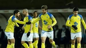 油管主播坐12小时飞机将《宝可梦》卡带送还原主人